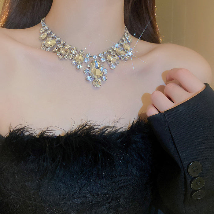 Aurora Statement Rhinestone Necklace - Fashionnsio