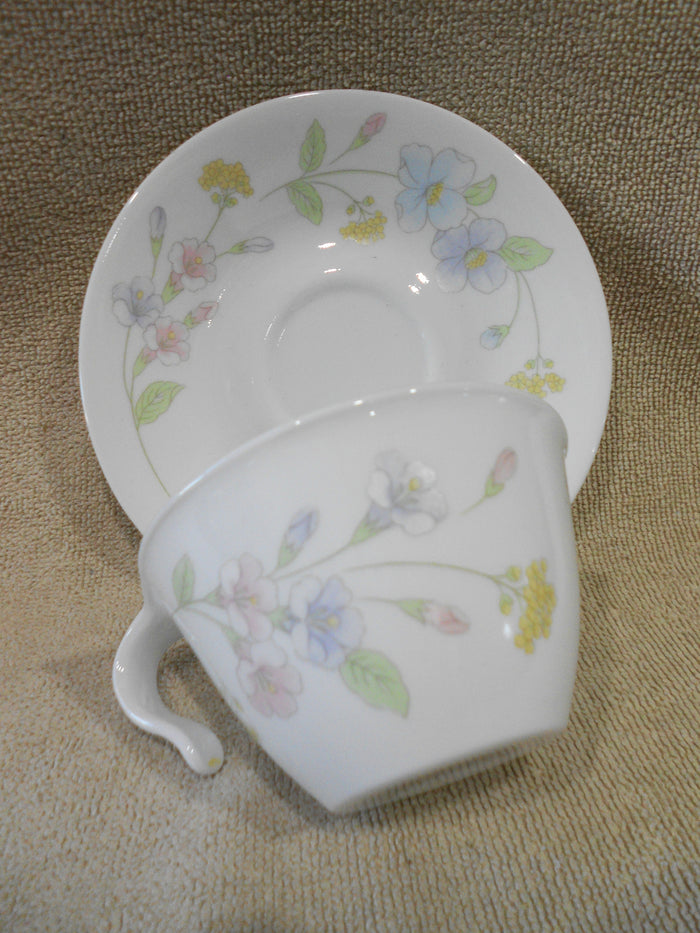 ☕︎ 2-pc CORELLE Corning PASTEL BOUQUET HOOK CUP & SAUCER *Vitrelle Glass Floral