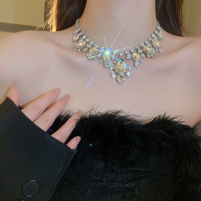 Aurora Statement Rhinestone Necklace - Fashionnsio