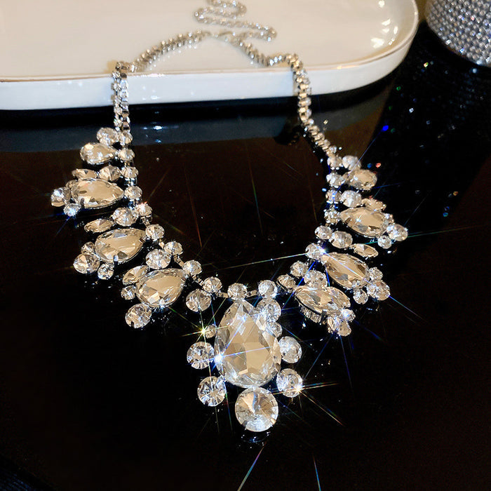 Aurora Statement Rhinestone Necklace - Fashionnsio