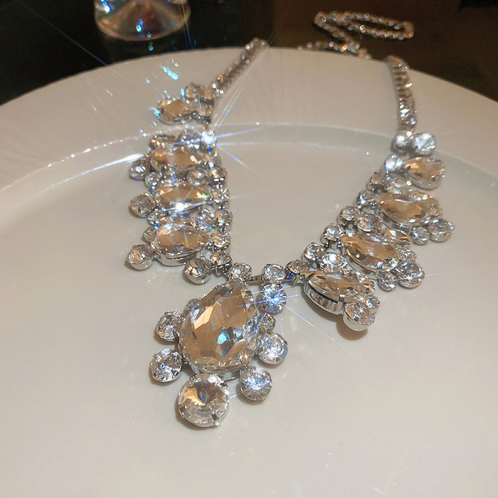Aurora Statement Rhinestone Necklace - Fashionnsio