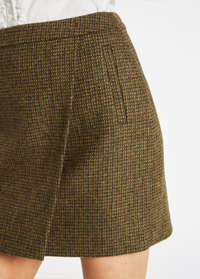A close up view of the front pocket on Dubarry women's Buckthorn Tweed Heath Skirt.