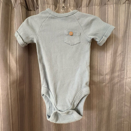 Chick Pea SIZE 6-9 Months Onesie Boy's