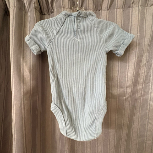Chick Pea SIZE 6-9 Months Onesie Boy's