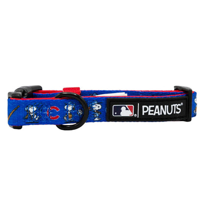 The Sassy Woof Dog Collar - MLB™ x Peanuts™ Chicago Cubs™ features Snoopy graphics, Cubs logo, MLB and Peanuts patches, a black buckle, and sturdy metal ring.
