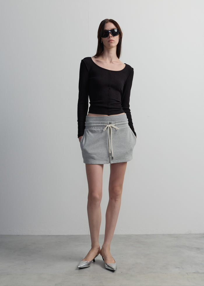 EXPOSED-STITCH LONG-SLEEVE TOP