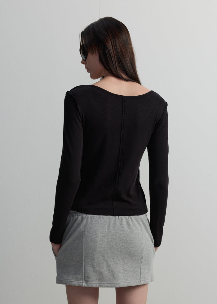 EXPOSED-STITCH LONG-SLEEVE TOP