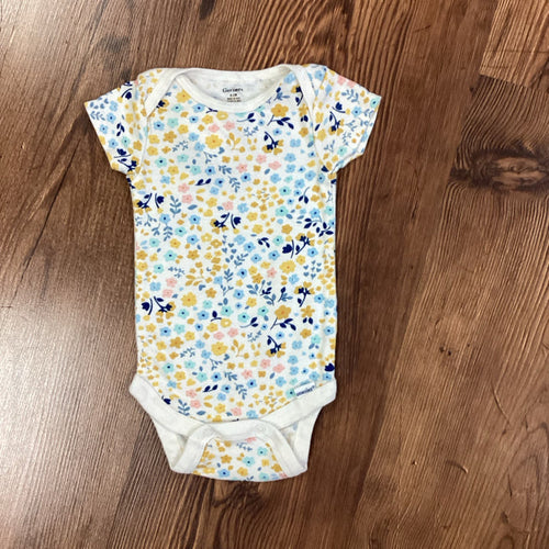 Gerber SIZE 0-3 Months Onesie
