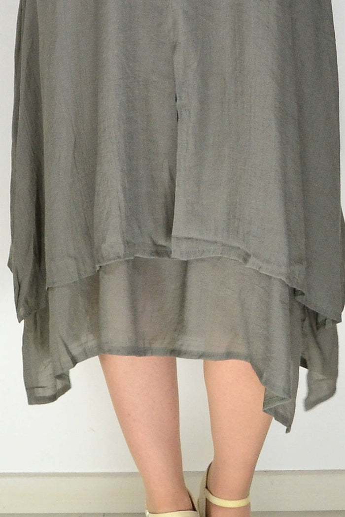 Khaki green summer tunic dress by La Mode, lightweight fabric, casual fit, with short sleeves and round neckline.