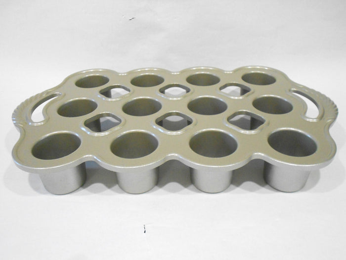 🍂New NORDICWARE PETITE POPOVER PAN 12 Muffin Bread Cupcake Pastry Cast Aluminum