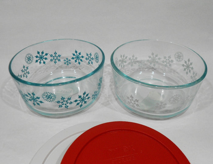 ❤️ New PYREX 4 Cup SNOWFLAKE Storage Dish Winter Holiday Choose: WHITE or BLUE