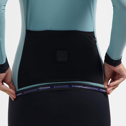 Detail van Rogelli Signature Light fietsshirt dames nautilus achterkant.