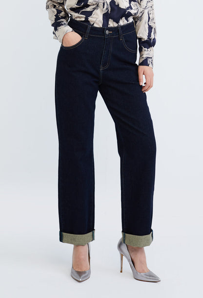Straight Cut Easy Boyfriend Jeans