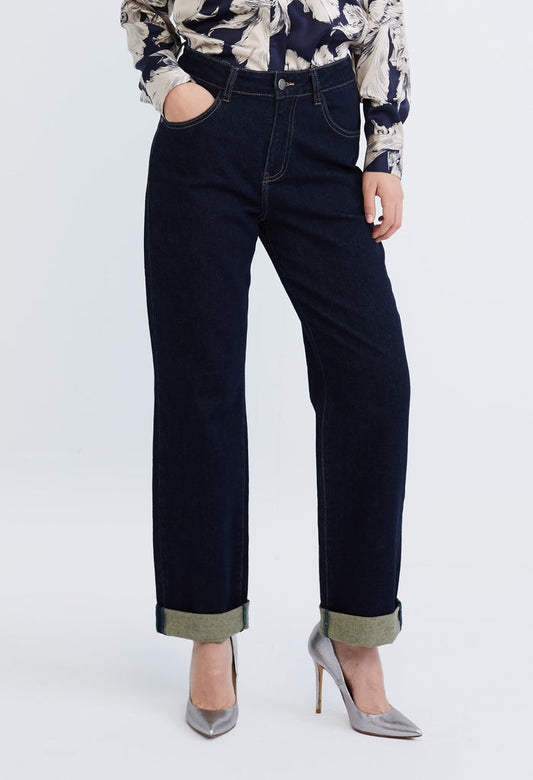Straight Cut Easy Boyfriend Jeans