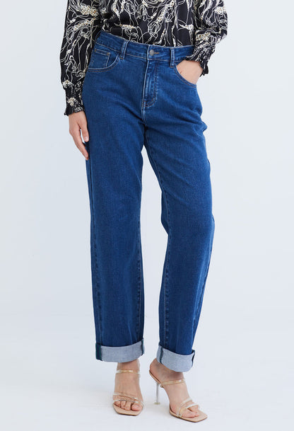 Straight Cut Easy Boyfriend Jeans