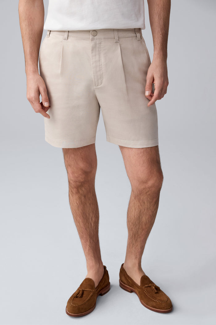 Front view of a man wearing Tech Linen  Pleated Short in Natural Linen