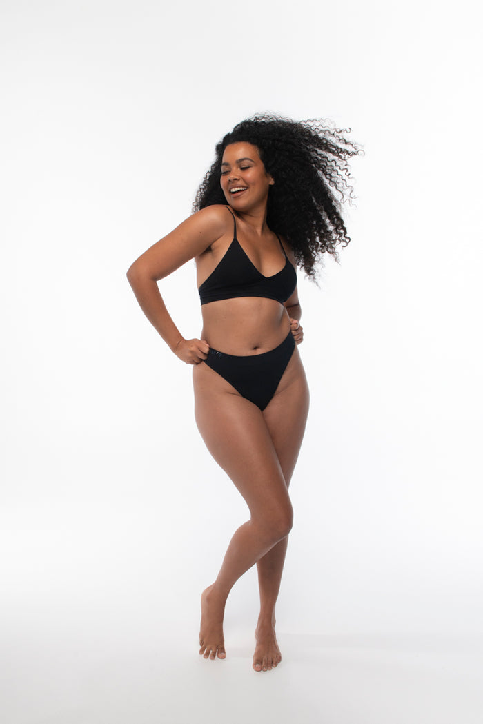 V Crop – Black | Nat'v Basics